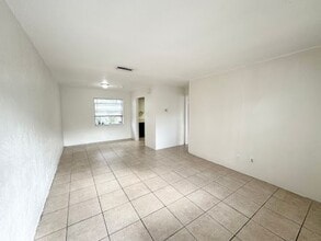1221 Kennedy Rd in Daytona Beach, FL - Building Photo - Building Photo