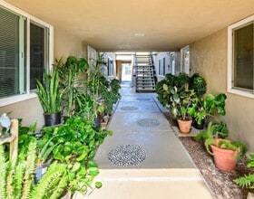 Los Codona in Torrance, CA - Building Photo - Interior Photo