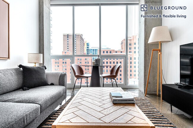 108 W Chicago Ave