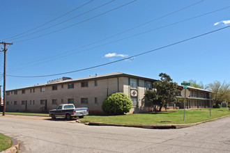 Chateau DeVille in Oklahoma City, OK - Building Photo - Building Photo