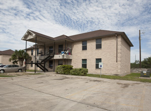 Puerto Isabela Apartments in Brownsville, TX - Building Photo - Building Photo