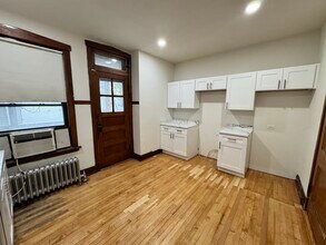2205 W Grace St in Chicago, IL - Building Photo - Building Photo