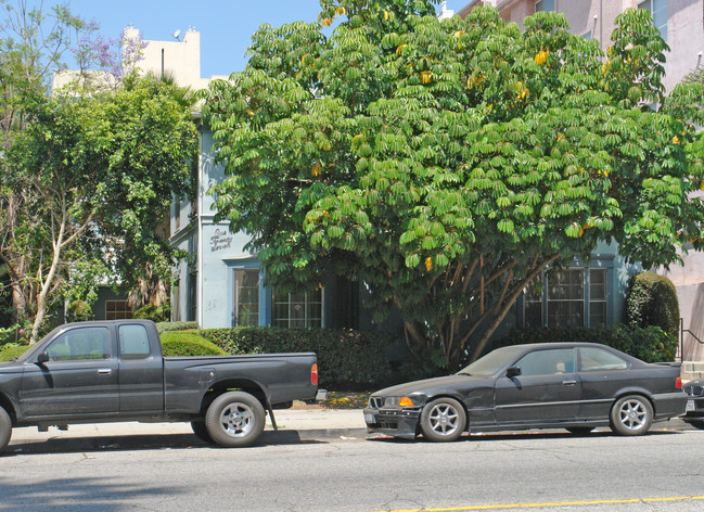 127-129 N Doheny Dr in Los Angeles, CA - Building Photo - Building Photo