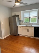 39 Wilmot Rd in Scarsdale, NY - Building Photo - Building Photo