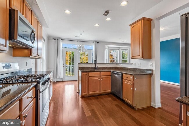 13600 Salk St in Herndon, VA - Building Photo - Building Photo