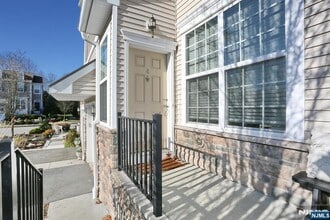 4 Masterson Ct in Waldwick, NJ - Building Photo - Building Photo