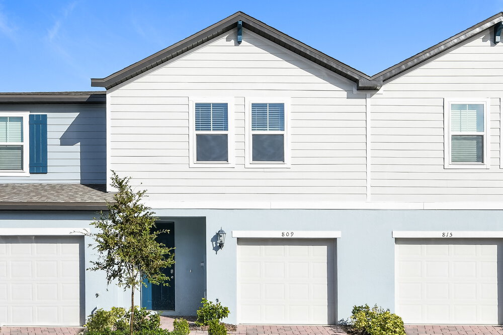 809 Legacy Dr in Davenport, FL - Foto de edificio