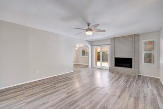 1404 Greenfield Dr in Round Rock, TX - Building Photo - Building Photo