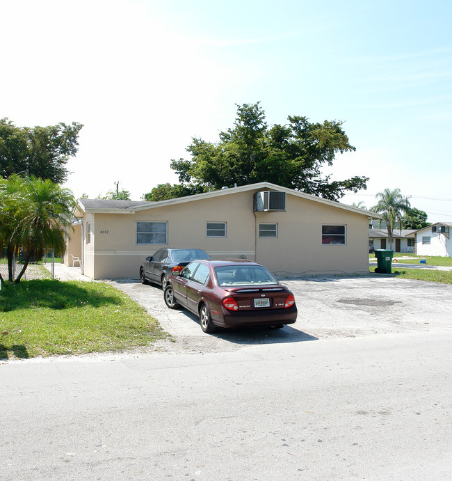 4064-4072 SW 52nd St in Fort Lauderdale, FL - Building Photo - Building Photo