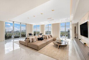 17301 Biscayne Blvd in North Miami Beach, FL - Building Photo