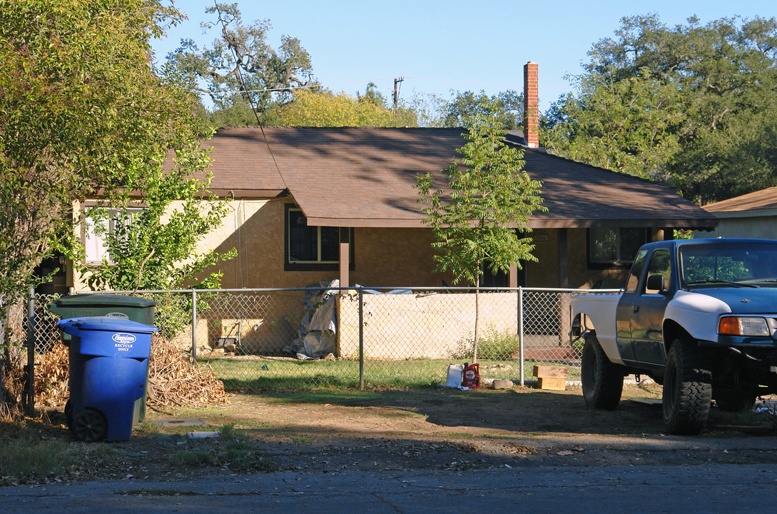 508-508A Lion St in Ojai, CA - Foto de edificio