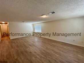 2736 Potomac Ave in Bakersfield, CA - Building Photo - Building Photo