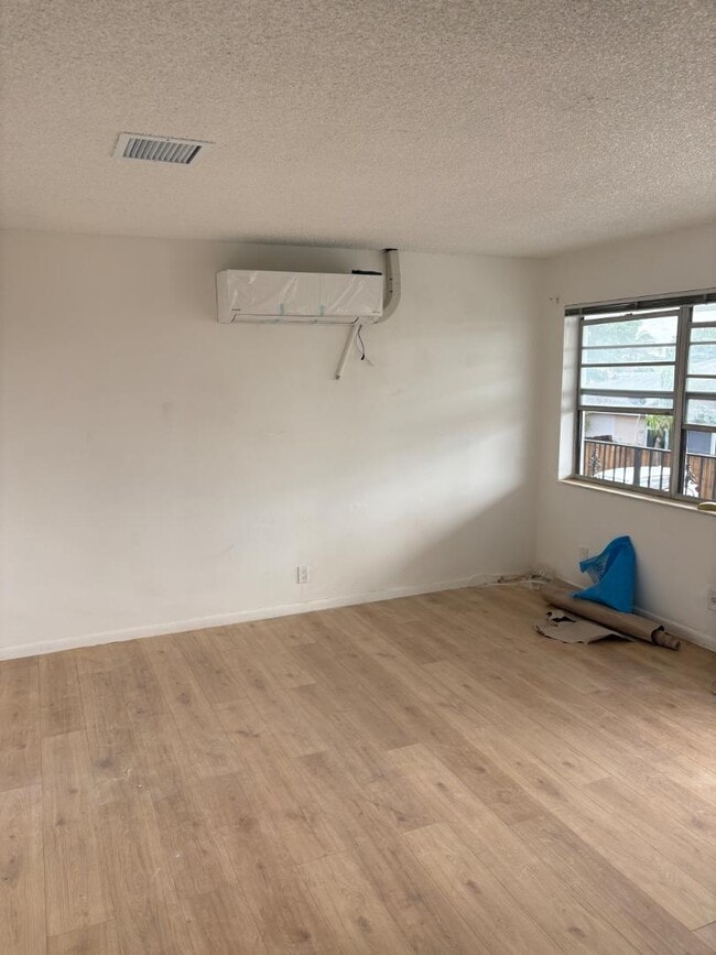 1406 Barton Rd in Lake Worth Beach, FL - Foto de edificio - Building Photo