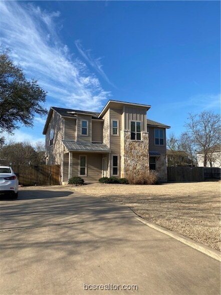 1102 Milner Dr in College Station, TX - Building Photo