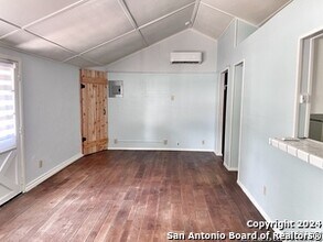 420 Willow Ave-Unit -B in New Braunfels, TX - Building Photo - Building Photo