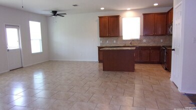 420 Wagon Wheel Way, Unit 01203 in Cibolo, TX - Foto de edificio - Building Photo
