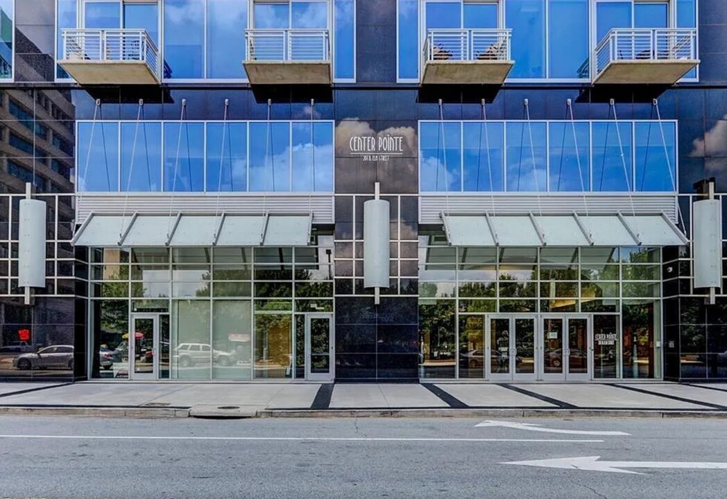 201 N Elm St in Greensboro, NC - Building Photo