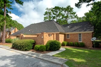 Greenbriar and Hawthorne Apartments in Statesboro, GA - Building Photo - Building Photo