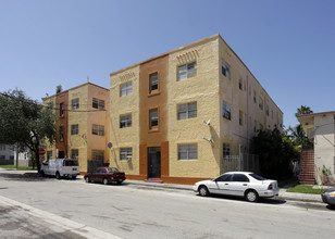 871 SW 3rd Ave in Miami, FL - Building Photo - Building Photo