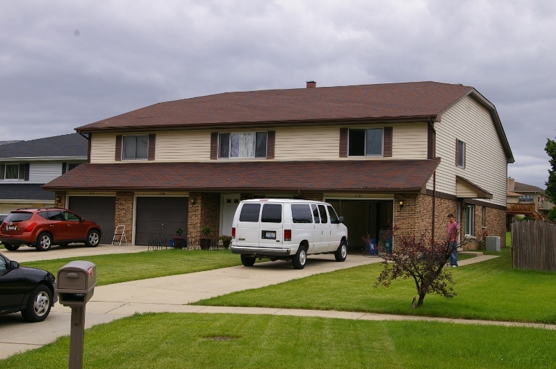 315 Creekside Dr in Bloomingdale, IL - Building Photo