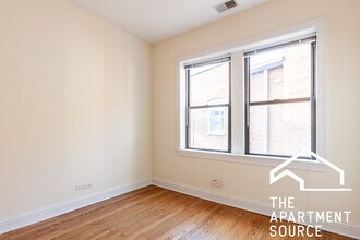 626 W Roscoe St, Unit 3B in Chicago, IL - Foto de edificio - Building Photo