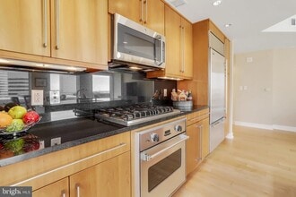 1111 19th St N, Unit 2007 in Arlington, VA - Foto de edificio - Building Photo