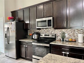868 Old Windsor Way in Spring Hill, FL - Building Photo - Building Photo