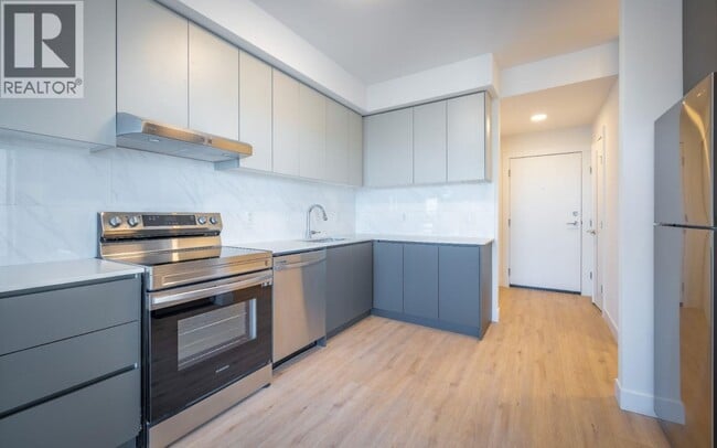 property at 2590 Lonsdale Ave