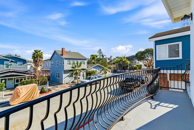 307 Anade Ave in Corona Del Mar, CA - Building Photo - Building Photo
