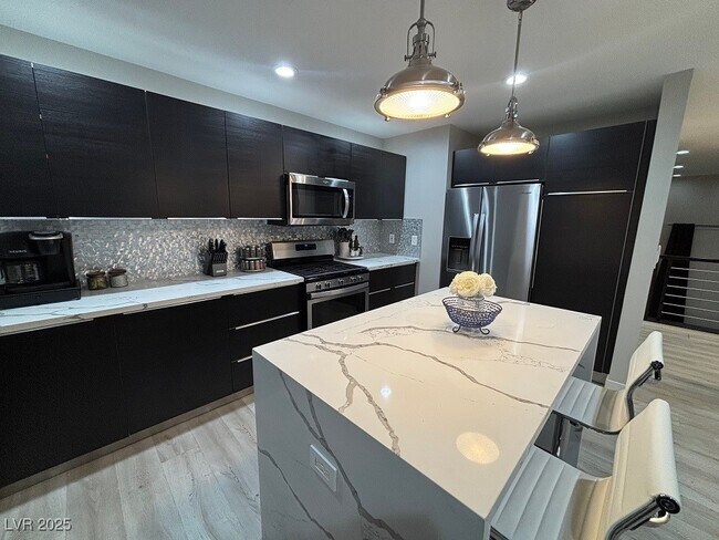 property at 2784 Fountain Ridge Ln