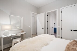 318 W Grand Ave in Chicago, IL - Foto de edificio - Building Photo
