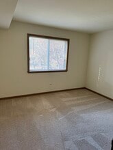 Oak Trails Apartments in Des Plaines, IL - Foto de edificio - Building Photo