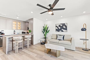 8115 Thomas Dr in Panama City, FL - Building Photo