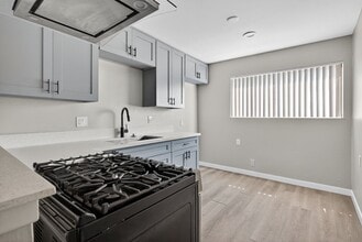 10442 Lampson Ave in Garden Grove, CA - Building Photo - Building Photo
