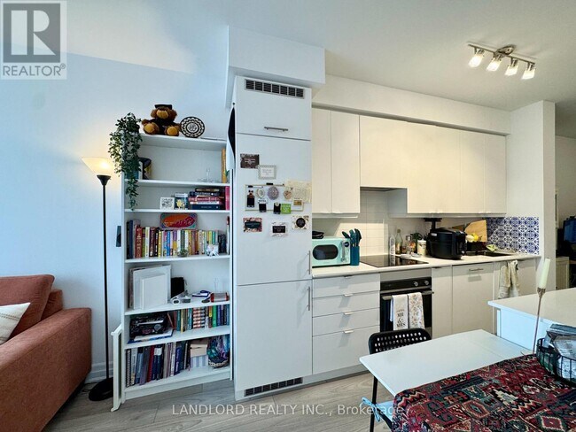 36 Elm Dr W in Mississauga, ON - Building Photo - Building Photo