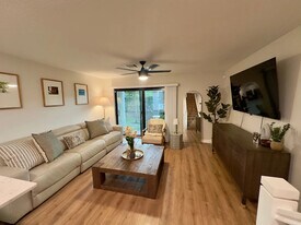 5049 Genove Pl in Riviera Beach, FL - Building Photo