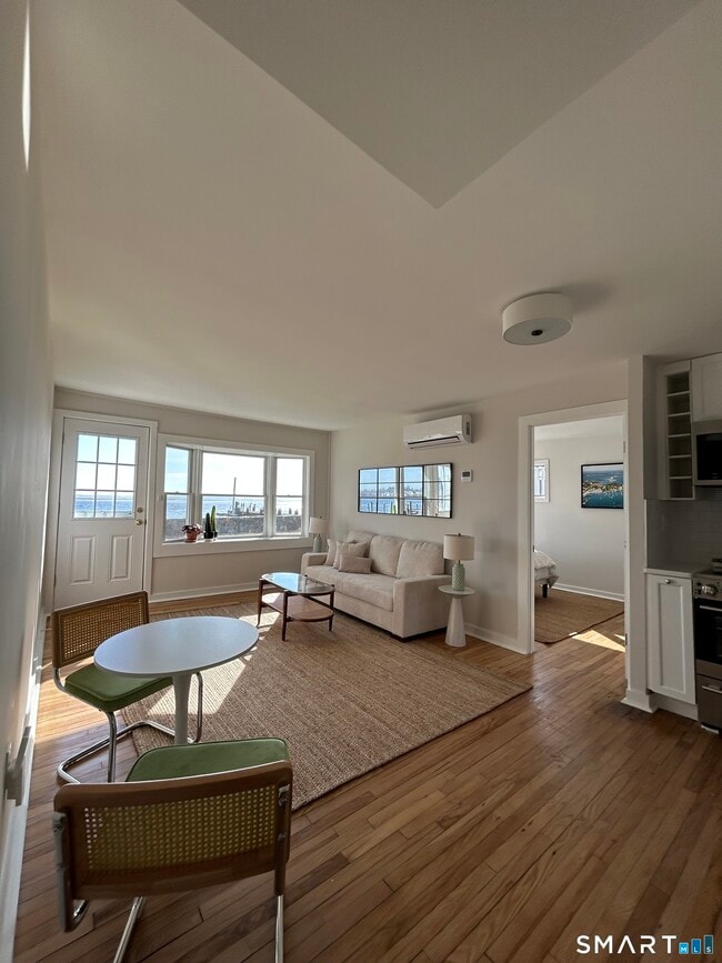 17 Hancox St in Stonington, CT - Building Photo - Building Photo