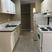 4811-4855 55 St in Red Deer, AB - Building Photo - Building Photo