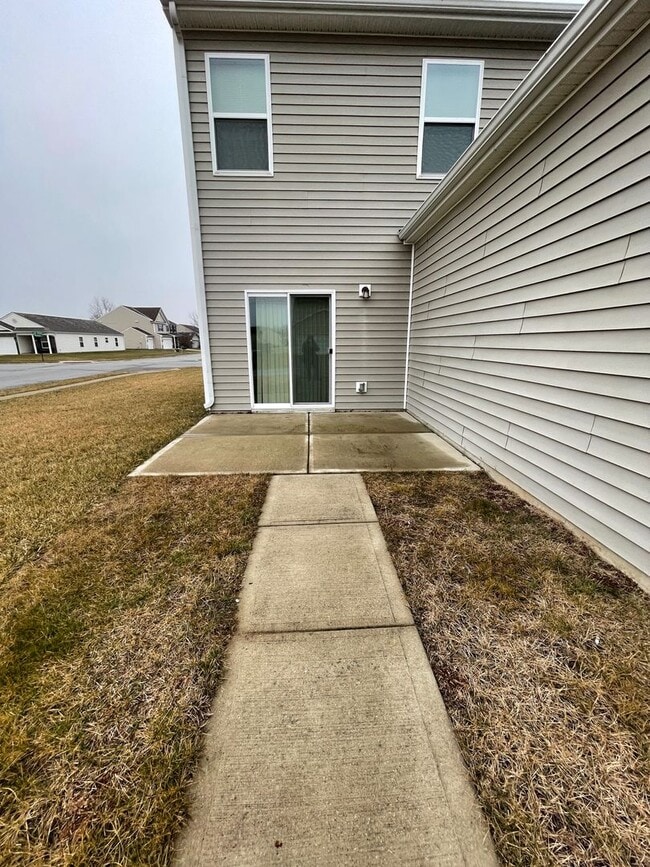 2136 Shadow Fox Dr in Columbus, IN - Building Photo - Building Photo