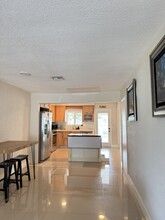 6880 Raleigh St in Hollywood, FL - Foto de edificio - Building Photo