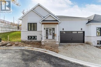 8 Santa Barbara Ln in Halton Hills, ON - Building Photo - Building Photo