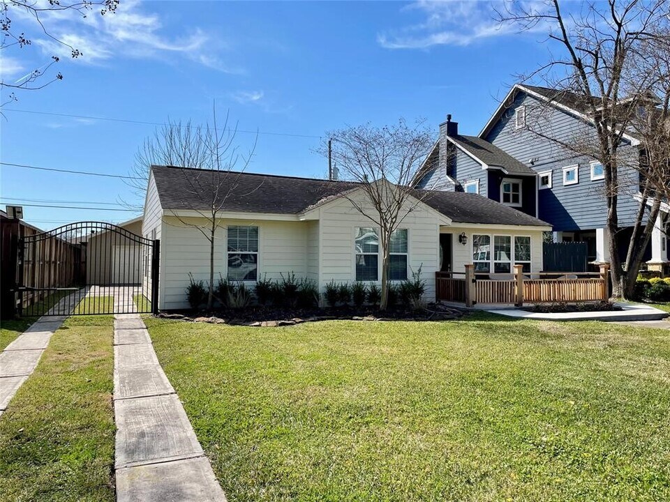 1635 Chippendale Rd in Houston, TX - Building Photo