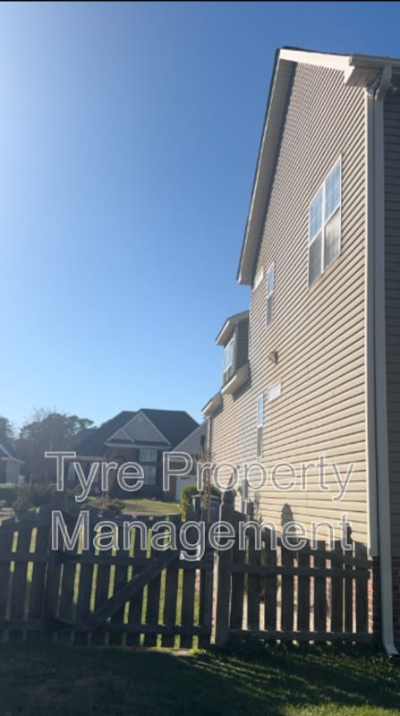 2131 Coleman Dr in Winterville, NC - Building Photo - Building Photo