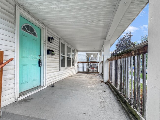 729 Crescent St NE in Grand Rapids, MI - Building Photo - Building Photo