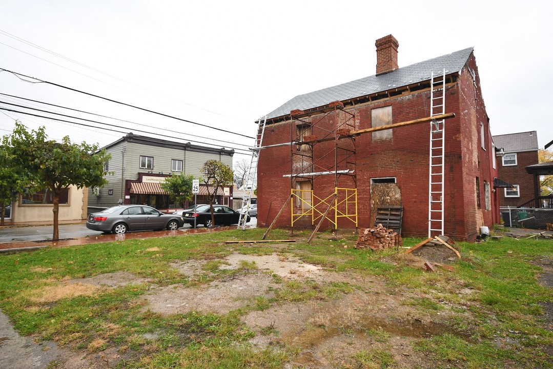 1412 Merchant St in Ambridge, PA - Building Photo