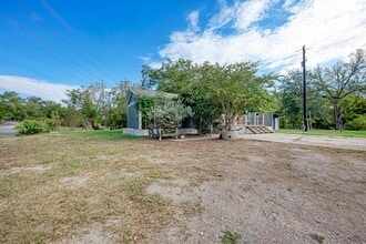2785 N Main St in Bastrop, TX - Building Photo - Building Photo