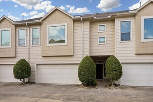 3804 Center Plaza Dr in Houston, TX - Building Photo