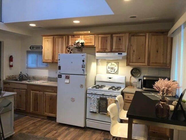 2740 S Hacker Rd, Unit 2740 in Brighton, MI - Foto de edificio - Building Photo