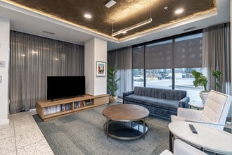 The Theodore Apartments 55+ in Minneapolis, MN - Foto de edificio - Interior Photo