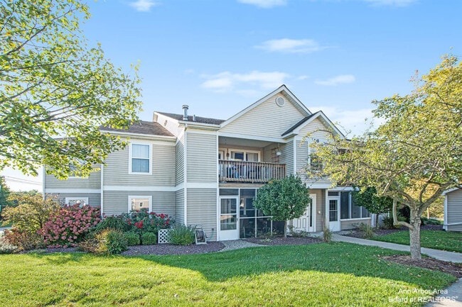 1551 Oakfield Dr in Ann Arbor, MI - Building Photo - Building Photo